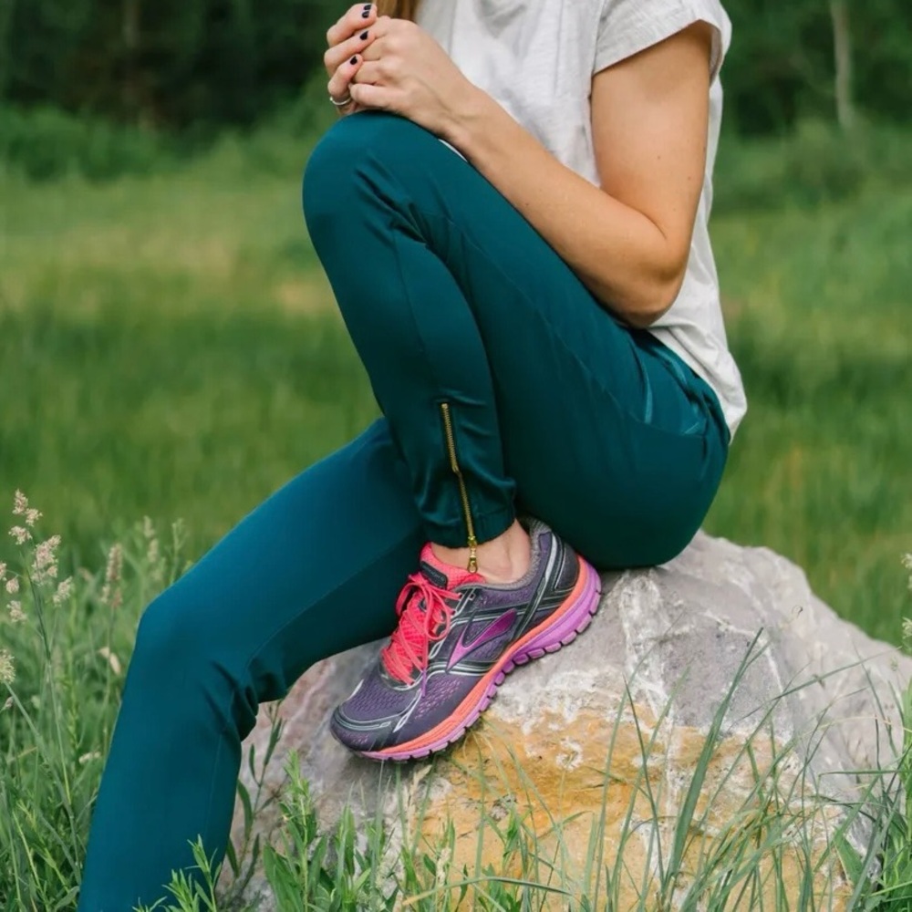 Zyia Dark Teal Peak Zipper Joggers size small